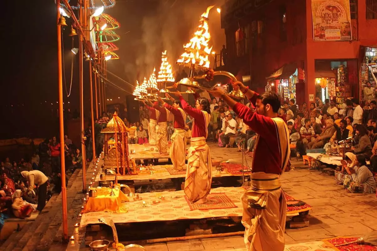 सेवा समिति से संपर्क करें। पूजा, अनुष्ठान, परामर्श के लिए