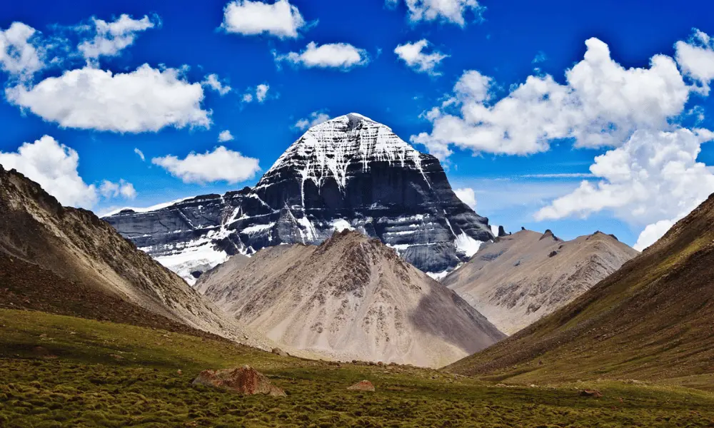 पवित्र कैलाश पर्वत — भगवान शिव का दिव्य धाम